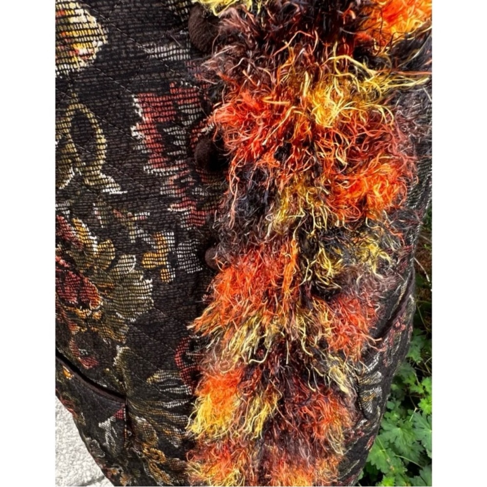 🇨🇦 Vintage quilted vest:Floral on Brown w/green, yellow, orange /Velvet Trim - Picture 7 of 16